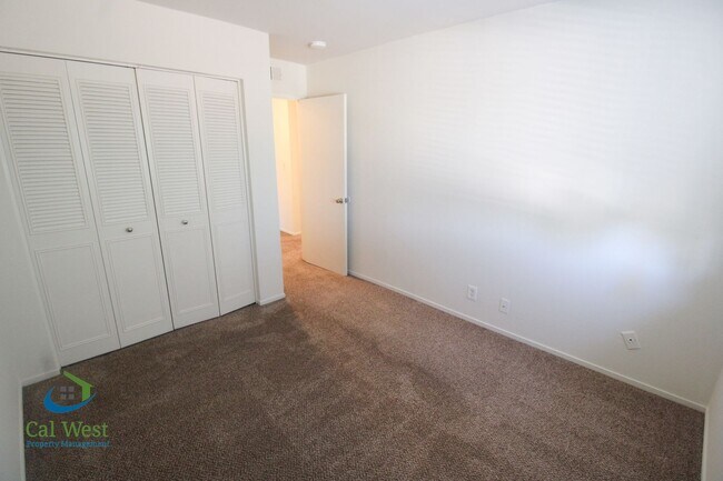 Building Photo - $2395 - 2 Beds/1 Bath Upstairs Condo Near ...