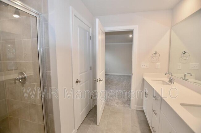 Building Photo - 121 Guardian Gate Dr