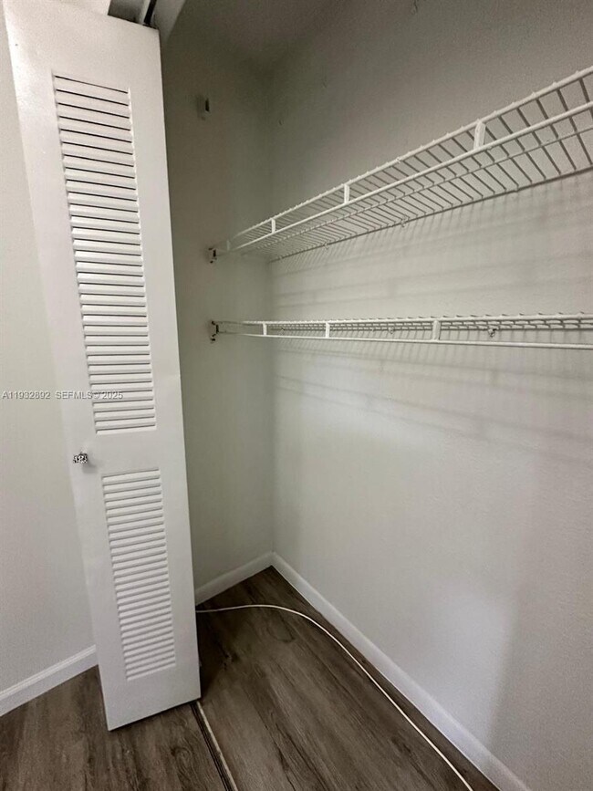 Building Photo - 1021 SW 104th Ct