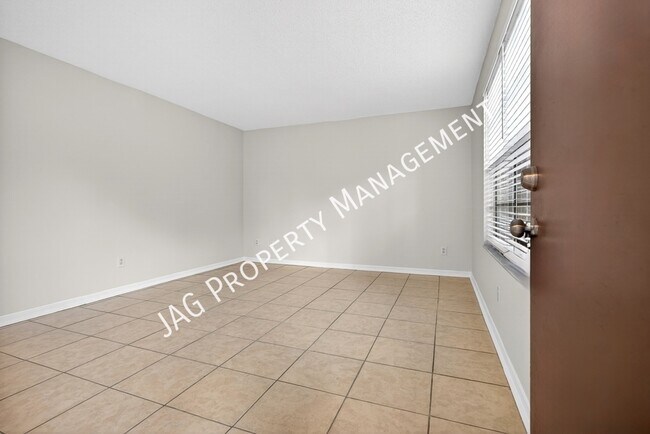 Building Photo - 482 Bentwood Ln