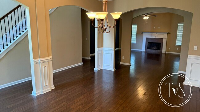 Building Photo - 639 Red Oak Ln