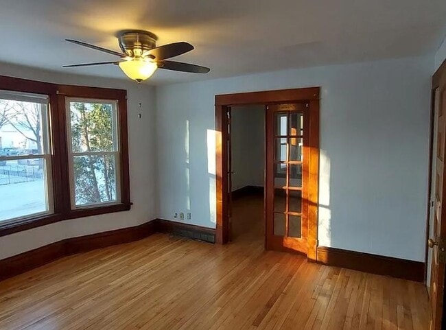 Building Photo - 916 Aurora Ave