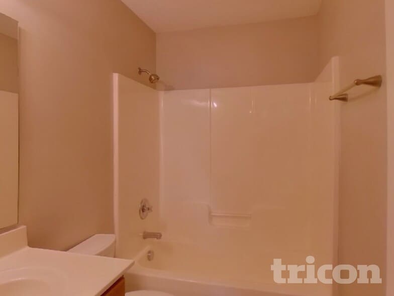 Building Photo - 500 Gingerbread Ct S