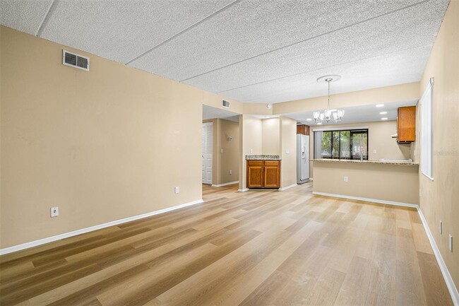 Building Photo - 125 Woodlake Wynde