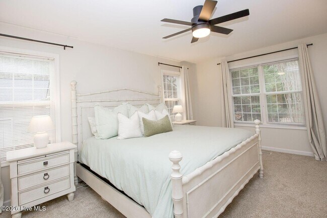 Building Photo - 681 Ginesing Dr