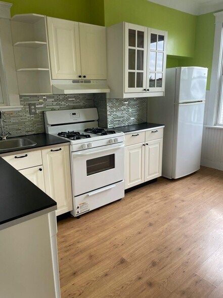 Building Photo - 579 Liberty Ave