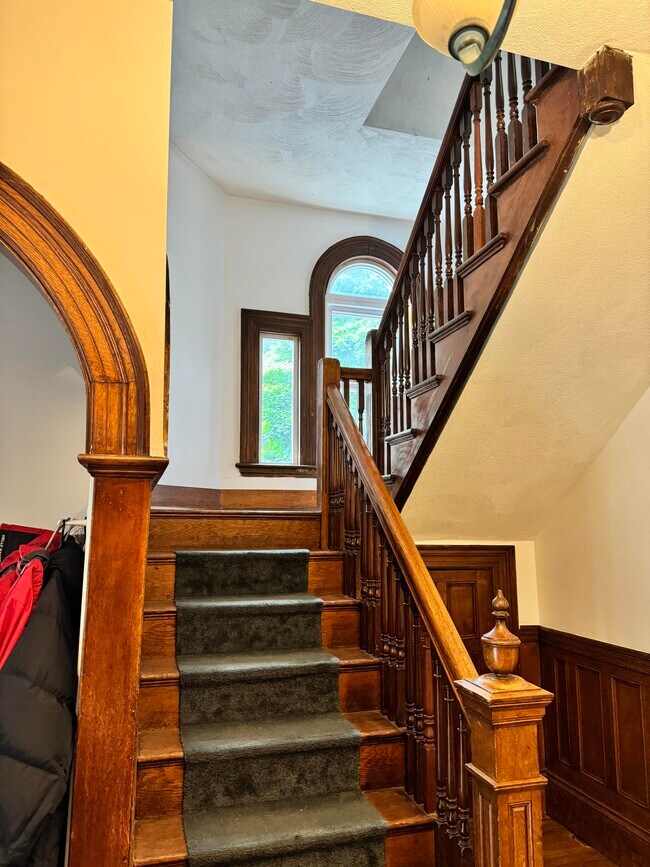 Building Photo - 95 Cherry St