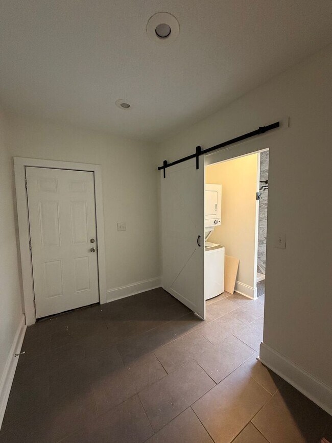 Building Photo - Charming 2 Bed, 2 Bath Home Near German Vi...