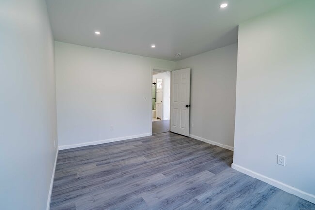 Building Photo - 187 Hillside Ave