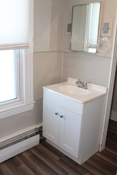 Building Photo - 20 Bellevue St