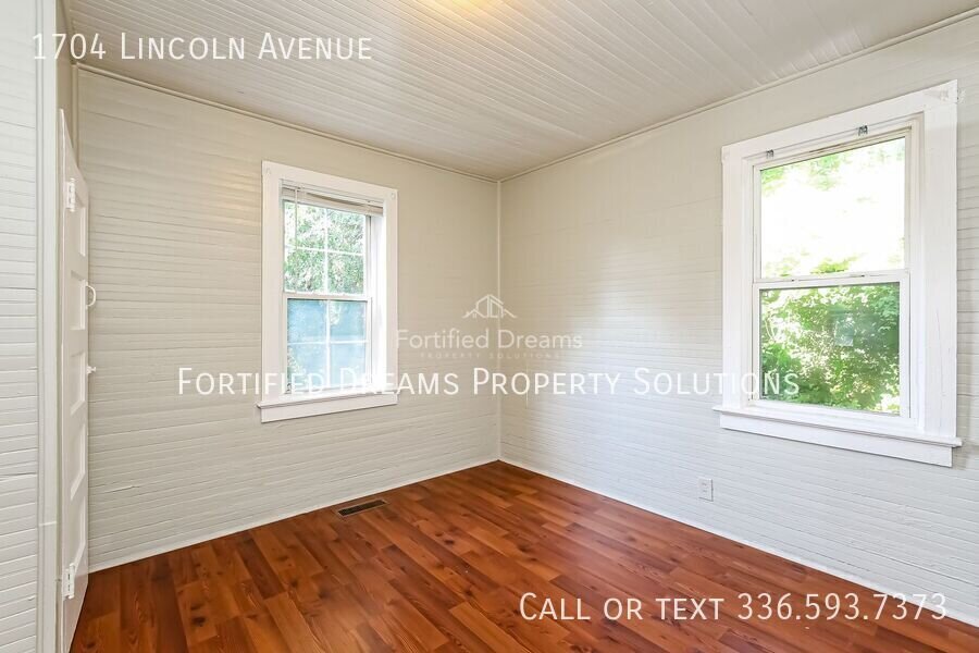 Building Photo - 1704 Lincoln Ave