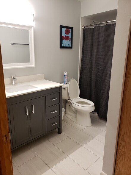 HALLWAY BATHROOM - 1002 Castilian Ct