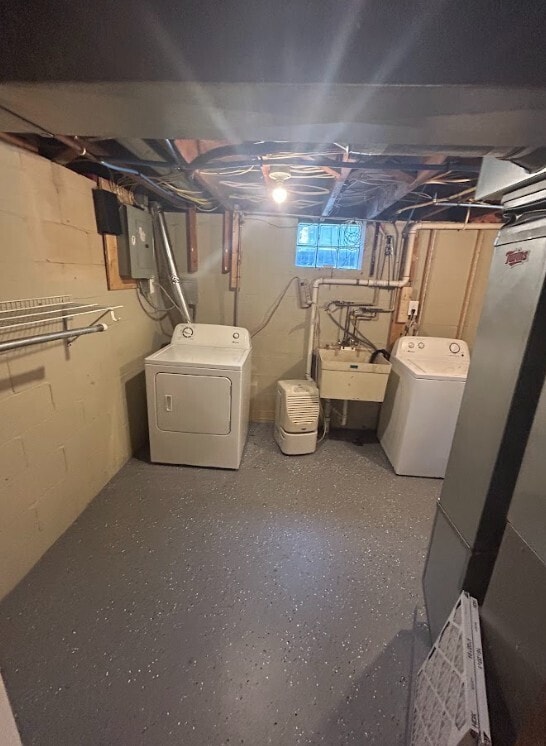 Building Photo - 2245 Pinewood Dr