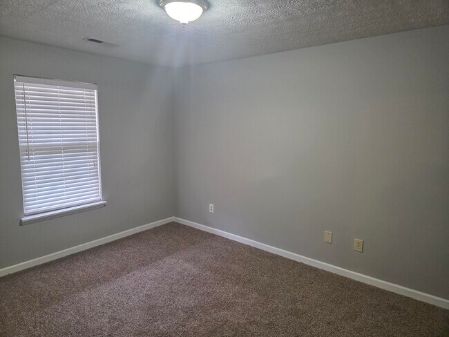 Building Photo - 450 Dabney Dr