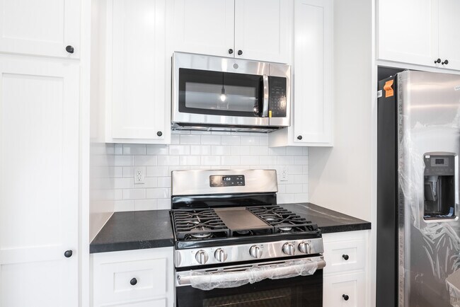 Building Photo - 1233 N Gower St