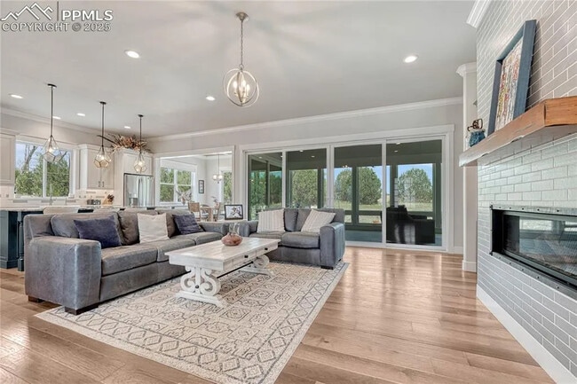 Building Photo - 1183 2nd St