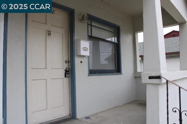 Building Photo - 5918 Alameda Ave
