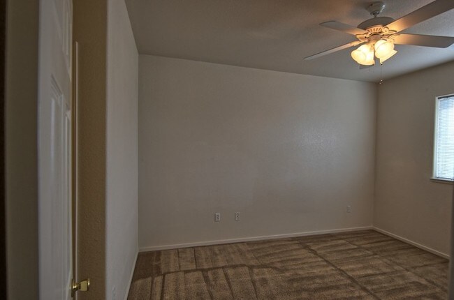 Building Photo - Willow Way Apartments