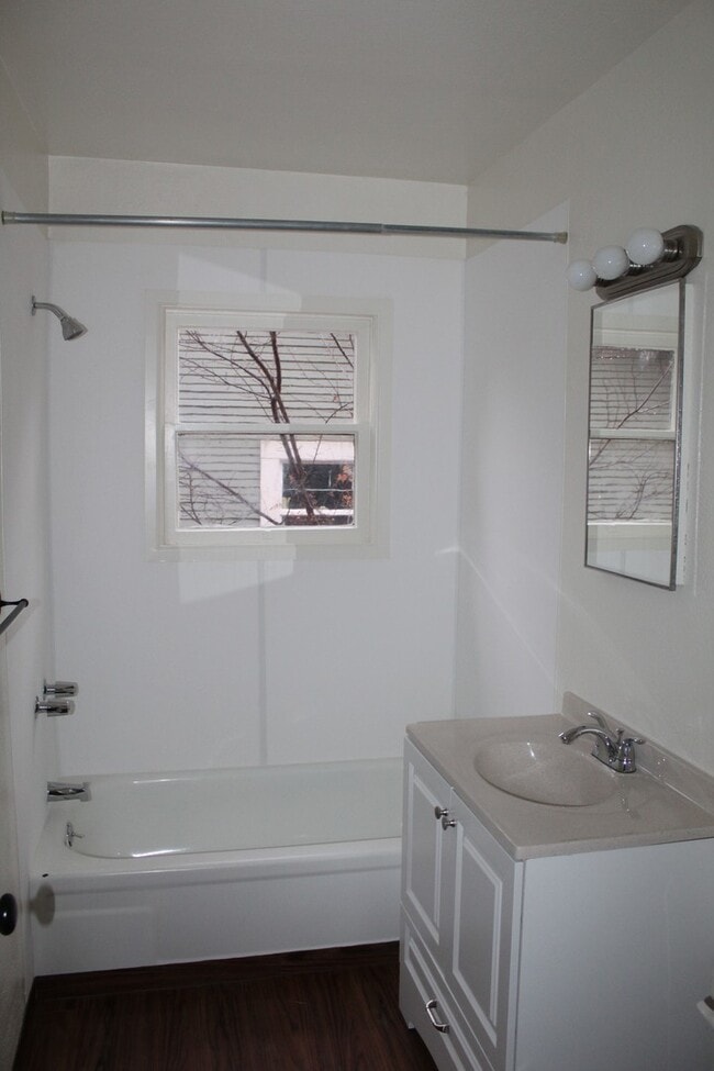 Building Photo - 1835 Melrose St