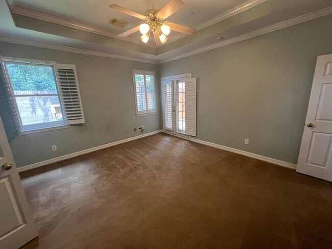 Building Photo - 1155 Enclave Square E