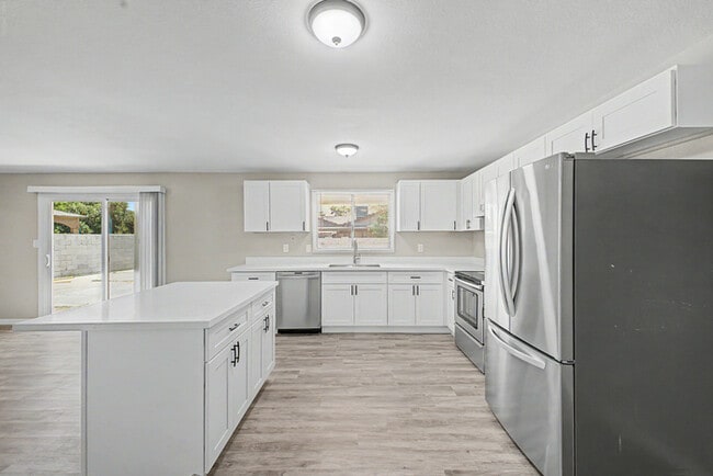 Building Photo - Single Family