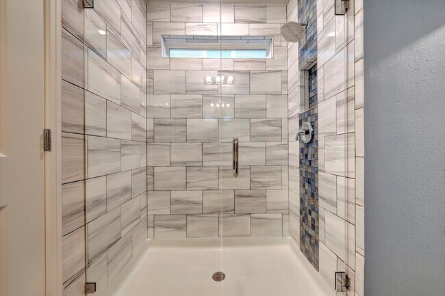 Building Photo - RENT SPECIAL - Half Month Rent Free for 8/...