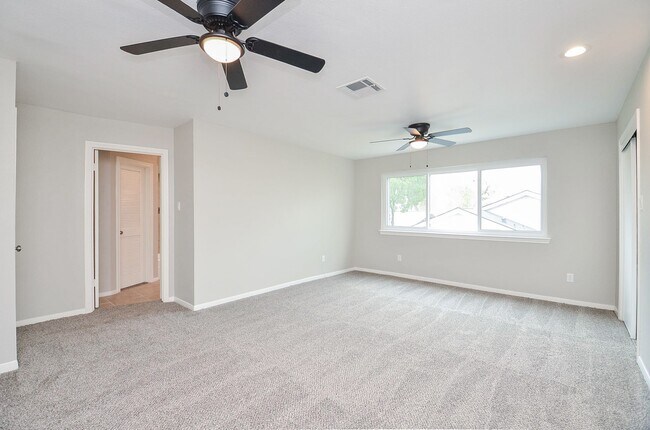 Building Photo - 12510 Seaswept Dr