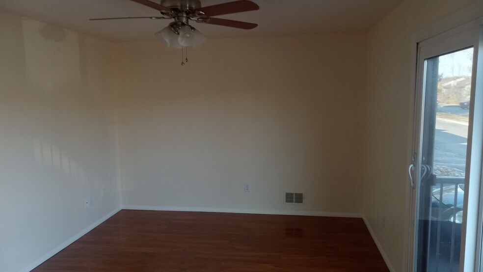Building Photo - 1311 Spruce Hills Dr