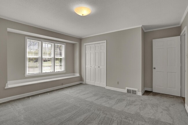 Building Photo - 5718 Rich Rd