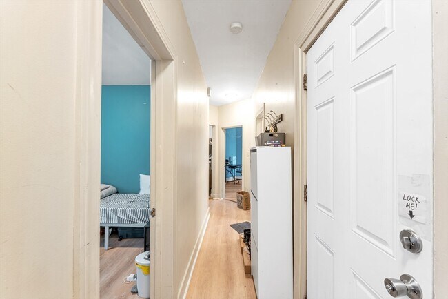 Building Photo - 6 Wise St