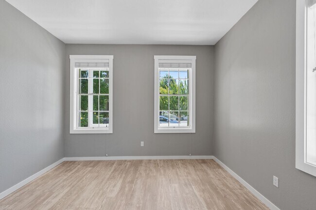 Building Photo - 547 Randolph St