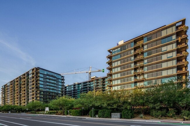 Building Photo - 7120 E Kierland Blvd