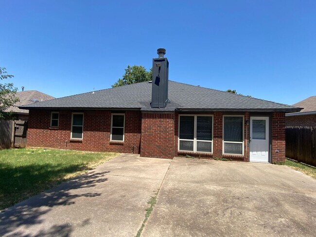 Building Photo - Edmond Schools - Newly Renovated 3 bedroom 2 bath