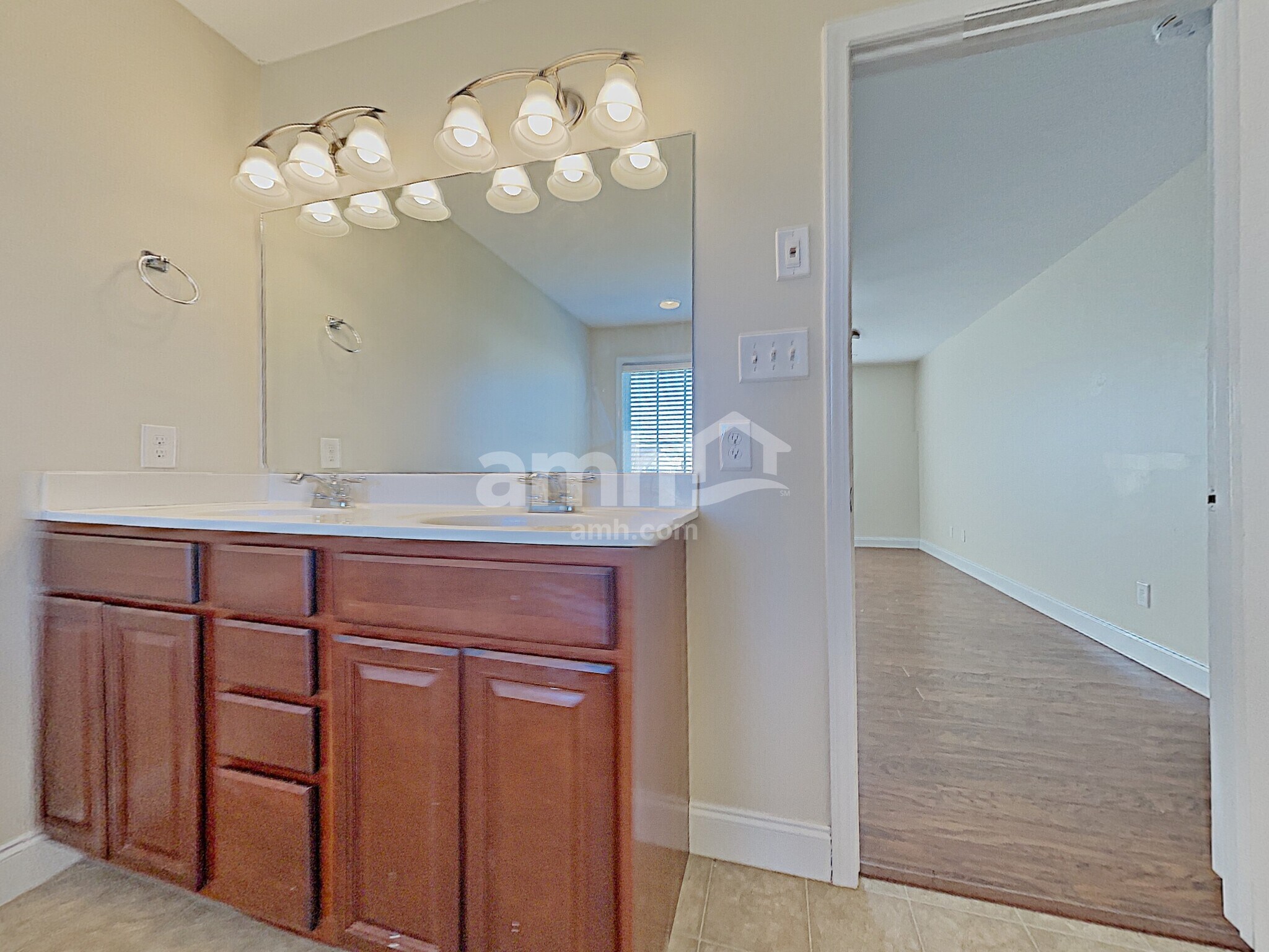 Building Photo - 4712 Dawn Oaks Ln