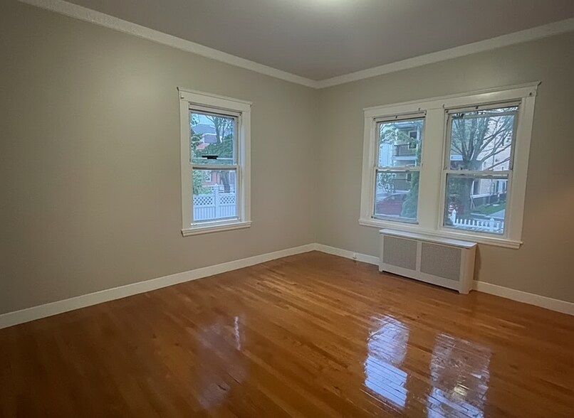 Building Photo - 7 Pearl St