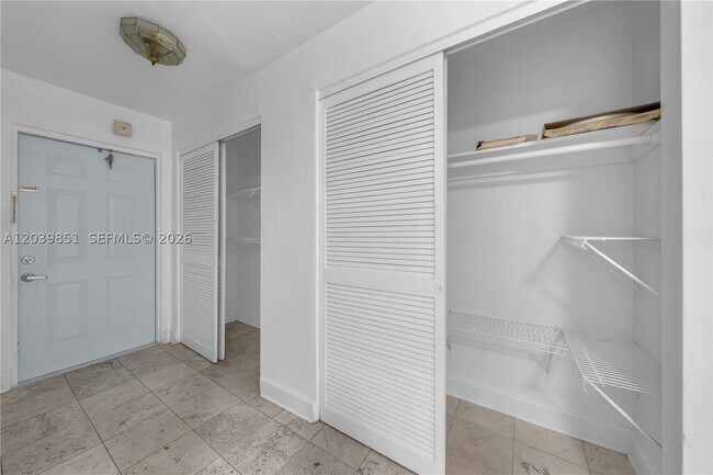 Building Photo - 8650 SW 67th Ave