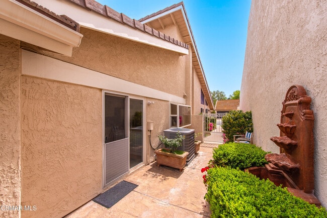 Building Photo - 2379 Leeward Cir