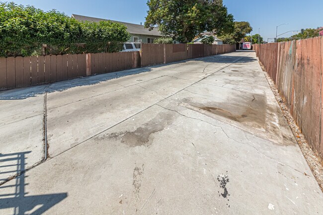 Building Photo - 11688 S Central Ave