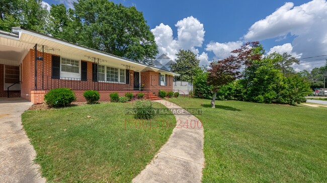 Building Photo - 4115 Lyn Dr