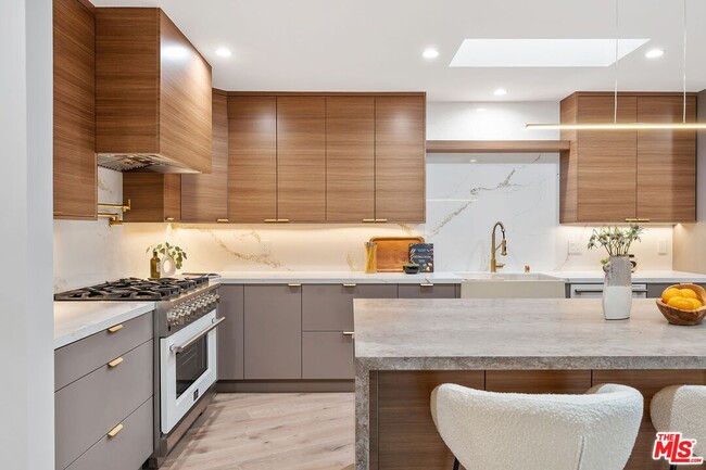 Building Photo - 4943 Palomar Dr