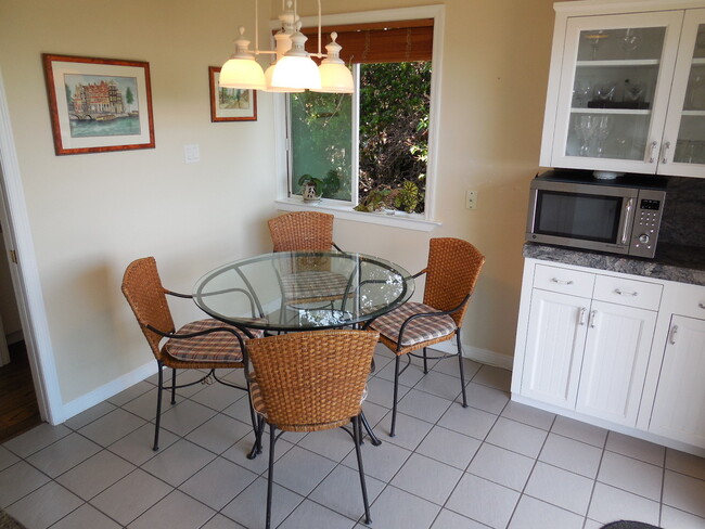 Building Photo - MODERN FOUR BEDROOM HOME IN THE GREENBRAE ...