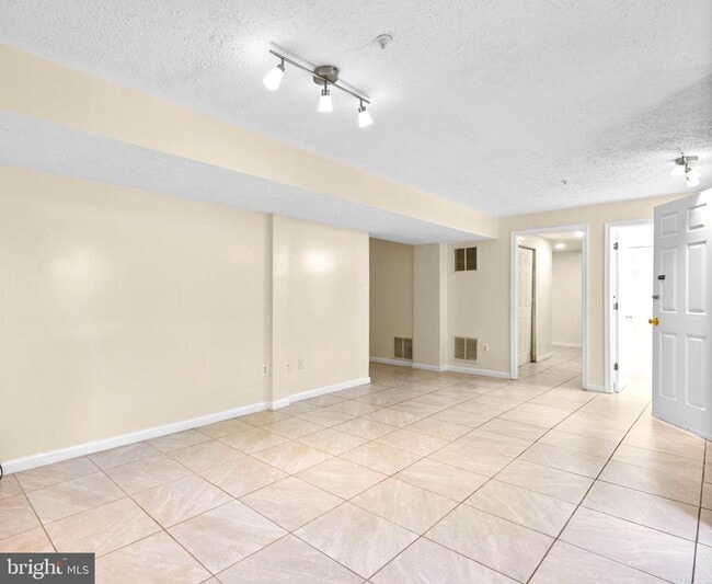 Building Photo - 8913 Tonbridge Terrace