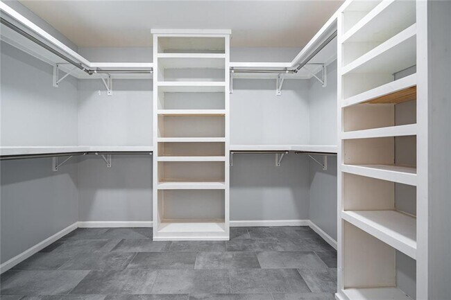 Building Photo - 2470 Landeau Cir