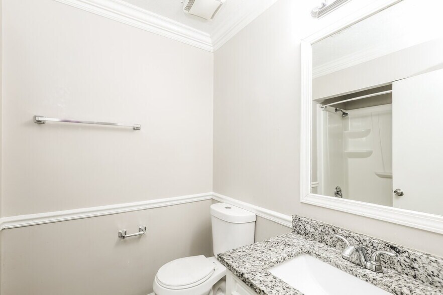 Building Photo - 8450 N Pond Dr