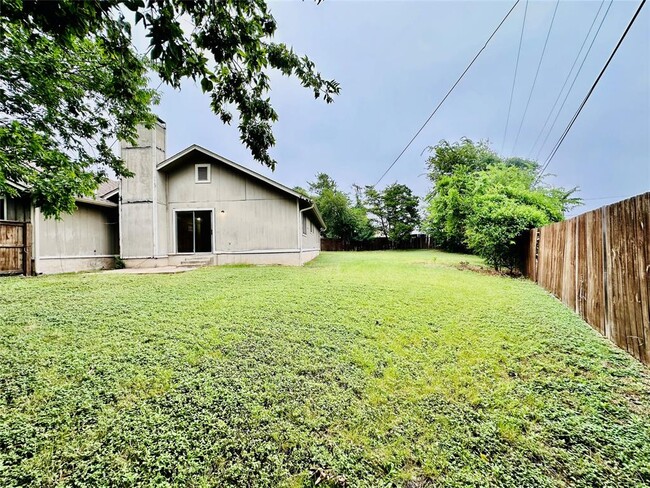 Building Photo - 1611 Onion Creek Village Dr