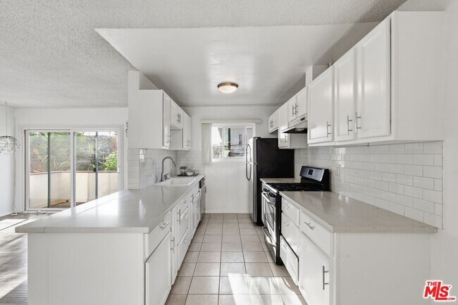 Building Photo - 739 Croft Ave