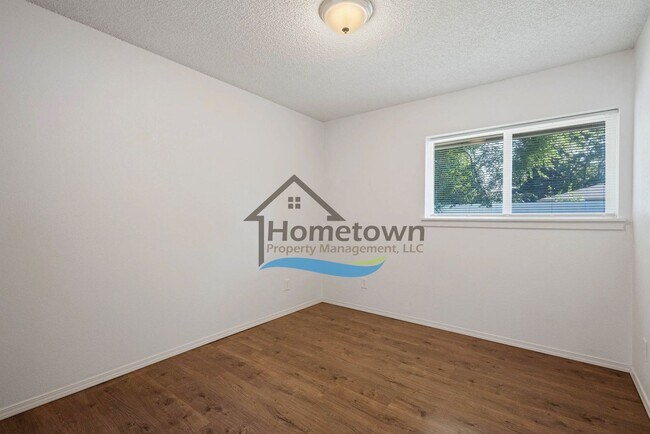 Building Photo - 3 Bedroom Home with Attached 3-Bay Garage ...
