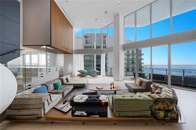 Building Photo - 1300 Brickell Bay Dr