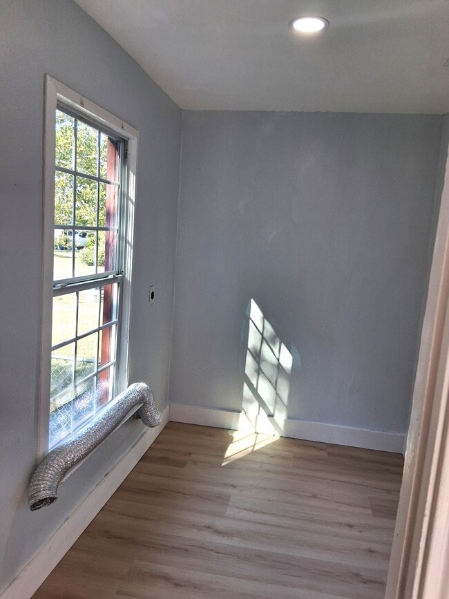 Building Photo - 902 Evetts Rd