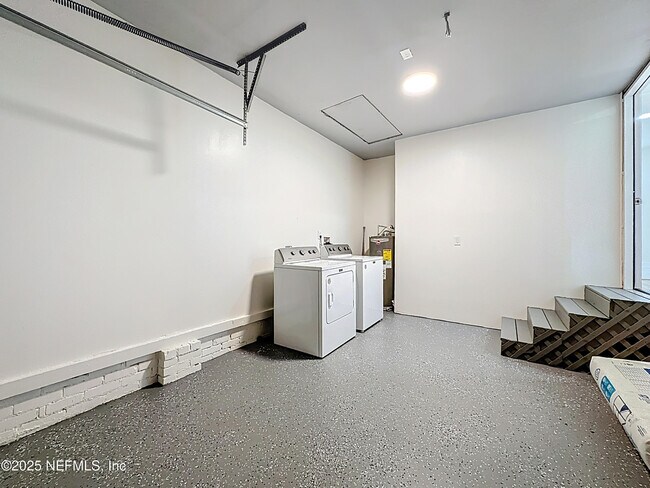 Building Photo - 5359 Kingsbury St